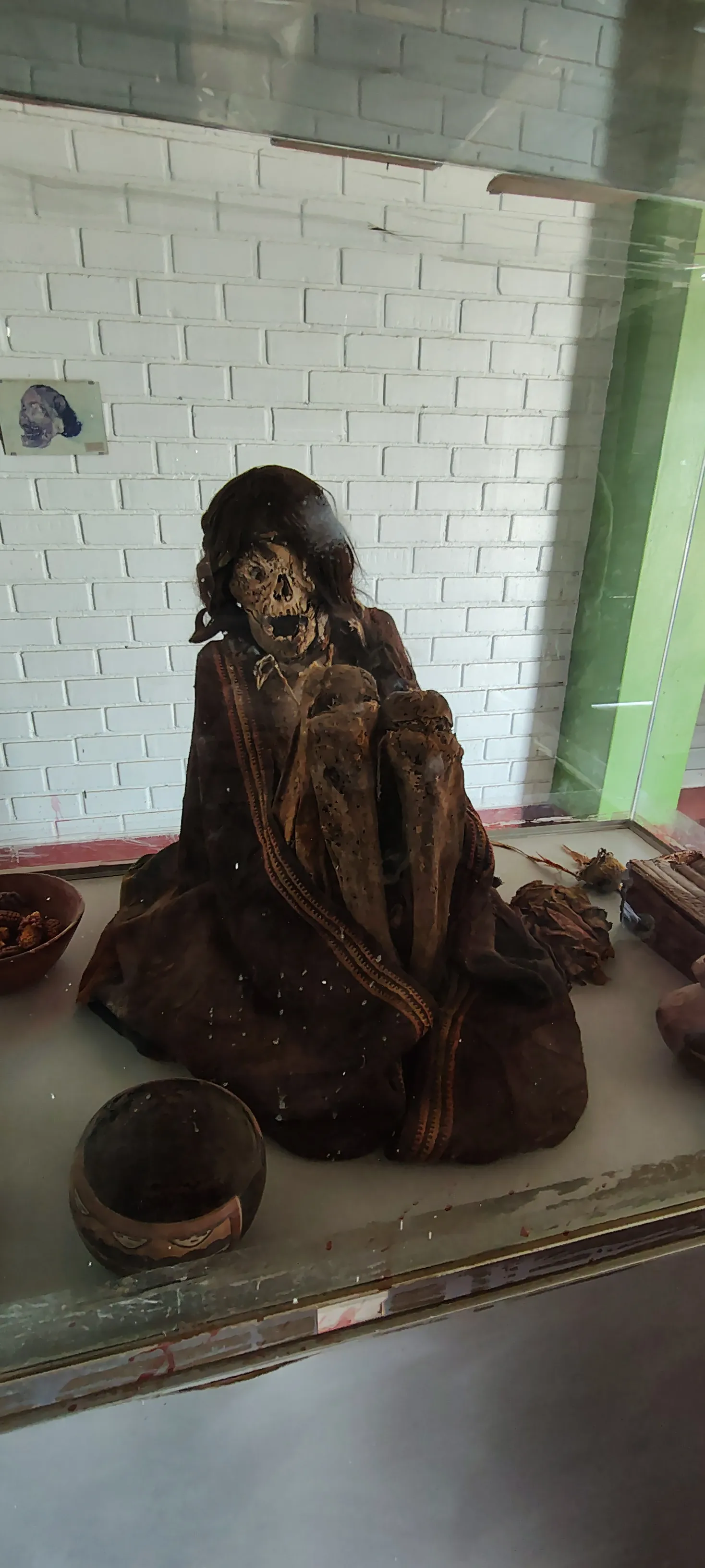 Momias conservadas en sus tumbas originales en el Cementerio de Chauchilla, Nazca